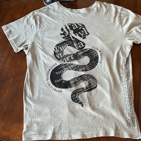 Taylor Swift Reputation Oversized Tour Shirt-Small - Picture 12 of 16